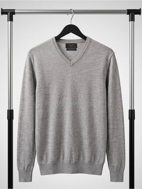 Zara Man Men's Grey V-Neck 100% wool Sweater - size small
